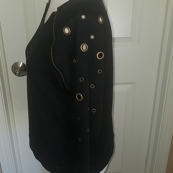 Venus black top with rivets & zipper accents - Picture 2 of 8